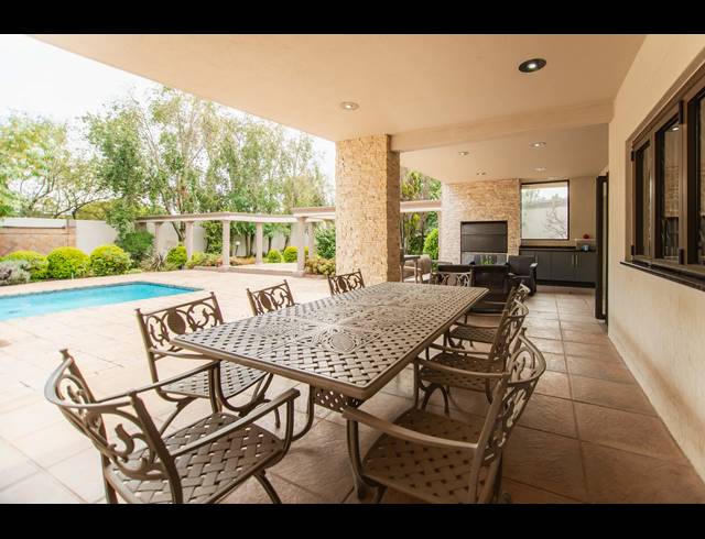 5 BEDROOM HOUSE FOR SALE IN DOWERGLEN EXT 4